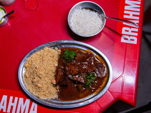 Língua ao Molho, Arroz Branco e Farofa de Pão