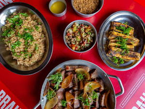 Picanha Grelhada, Arroz Moreno, Vinagrete Feijão de Corda, Paçoca de Carne, Banana Assada e Manteiga