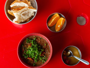 Caldo de Feijão com Carne Desfiada